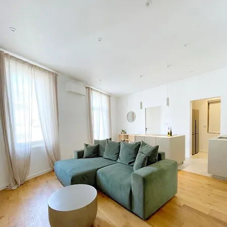 Le Lazare Historic Center & Royal Canal Appartement