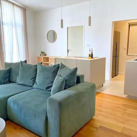 Le Lazare Historic Center & Royal Canal Appartement